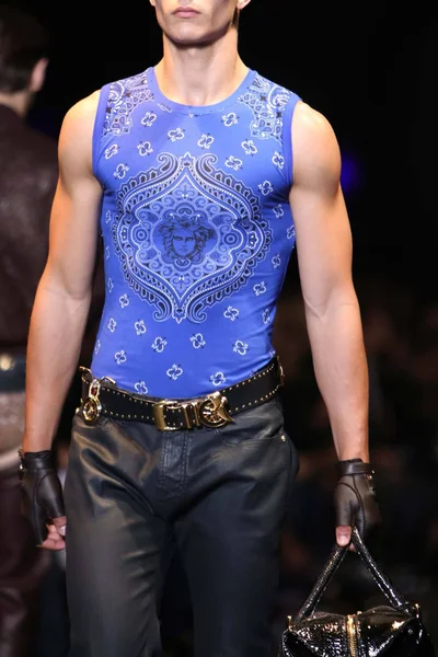 Look 77